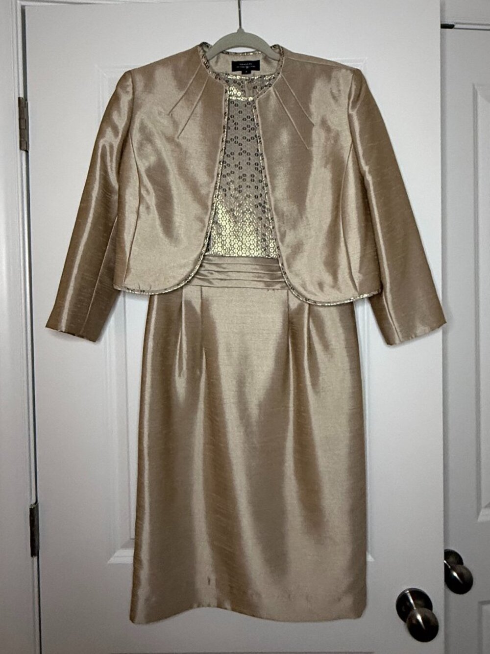 Tahari Arthur Levine 2-Pc Lined Metallic Dress Suit W/Jacket SZ 6 (fits like 4)